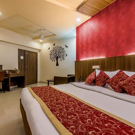 Hotel Panchratna Panvel Exteriér fotografie