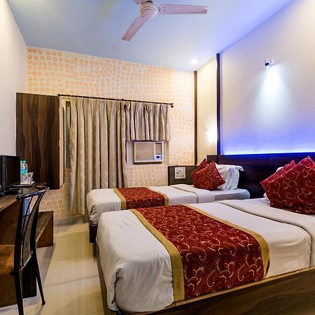 Hotel Panchratna Panvel Exteriér fotografie