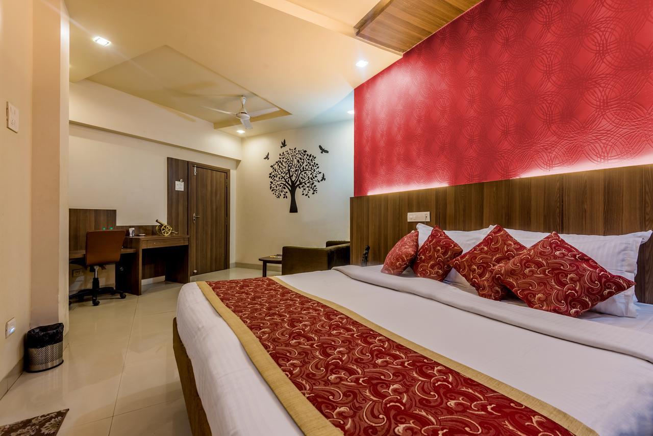 Hotel Panchratna Panvel Exteriér fotografie