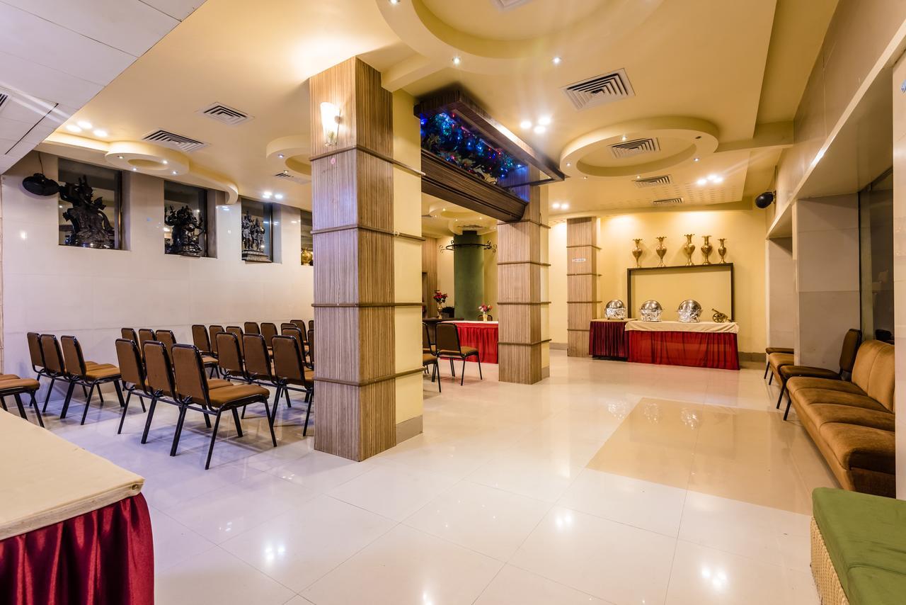 Hotel Panchratna Panvel Exteriér fotografie