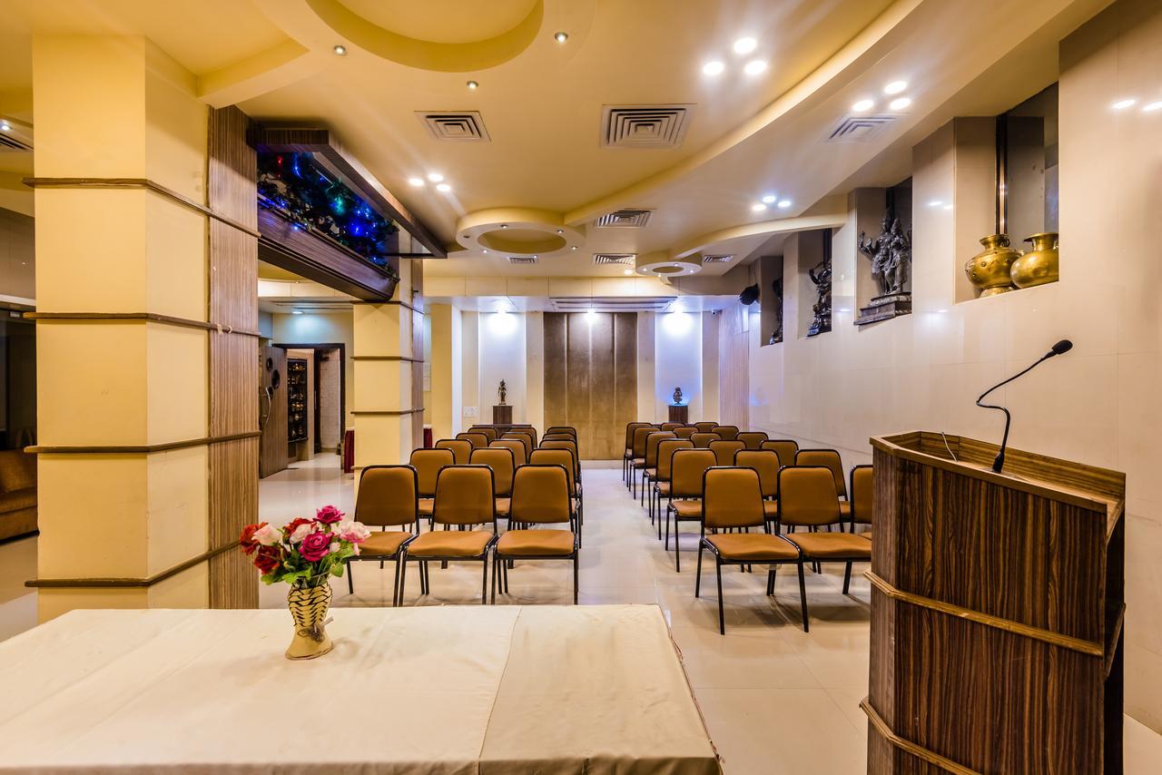 Hotel Panchratna Panvel Exteriér fotografie