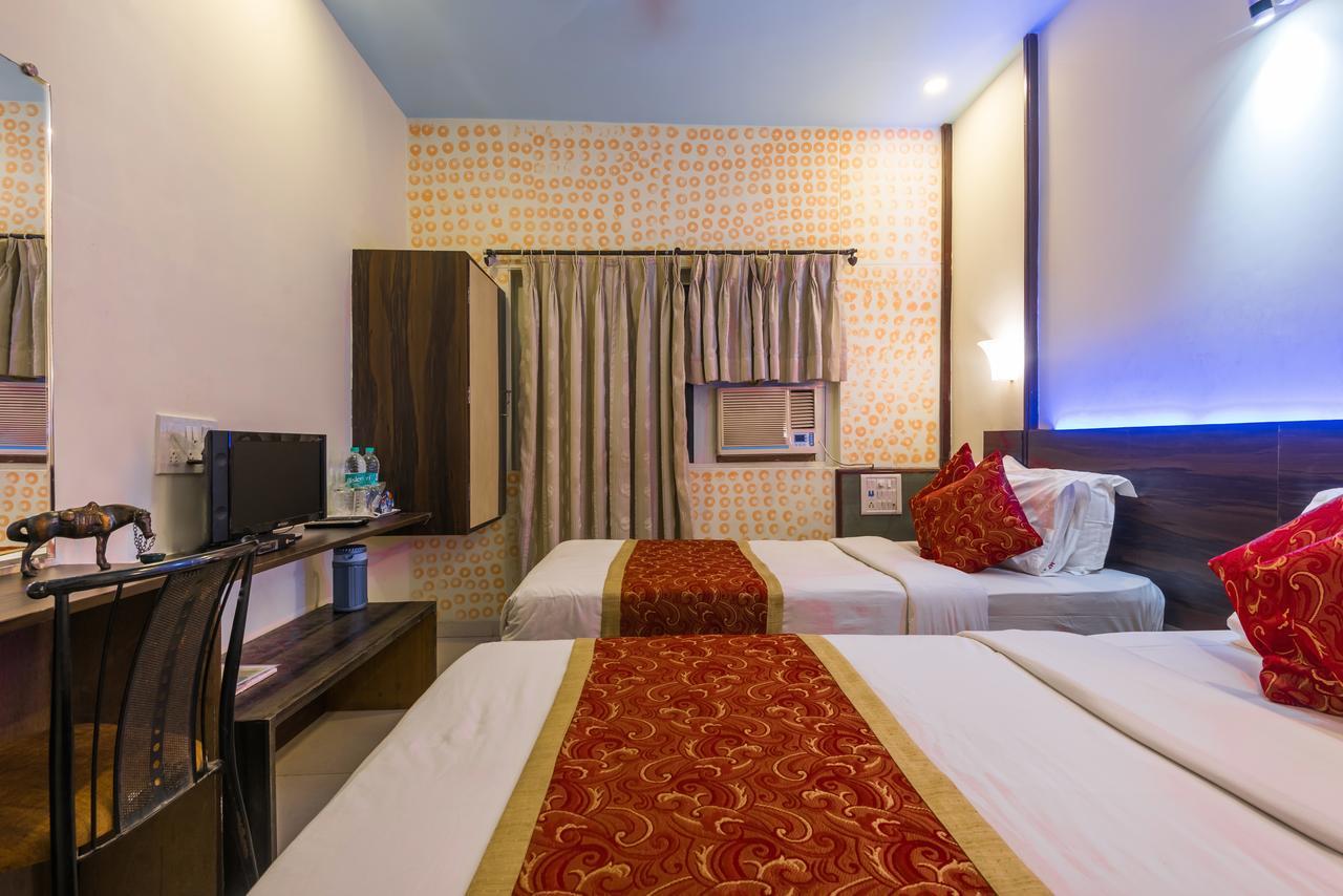Hotel Panchratna Panvel Exteriér fotografie