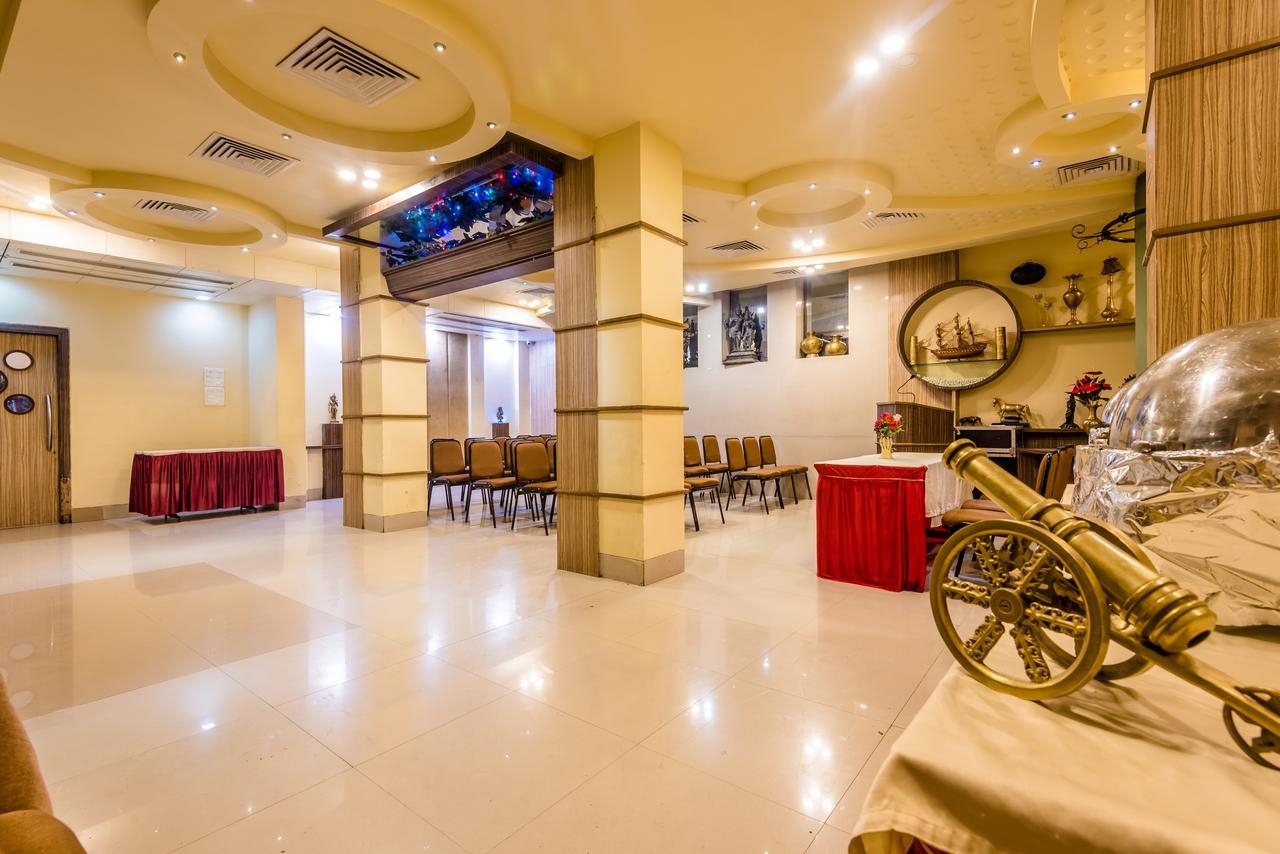Hotel Panchratna Panvel Exteriér fotografie