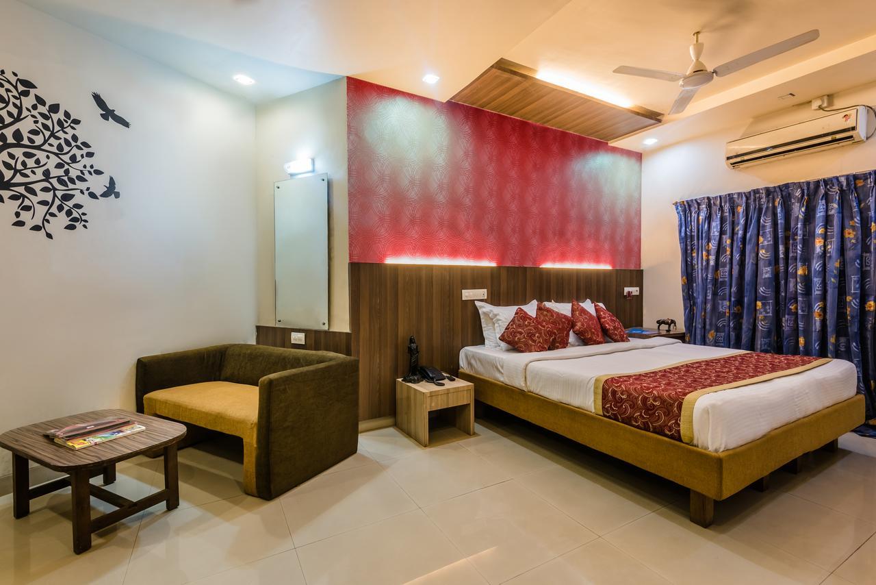 Hotel Panchratna Panvel Exteriér fotografie