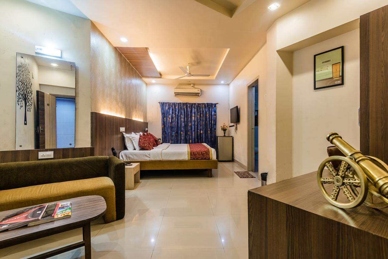 Hotel Panchratna Panvel Exteriér fotografie