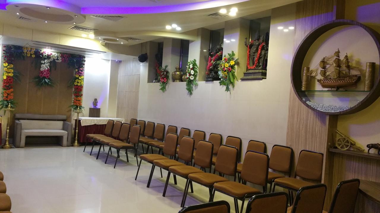 Hotel Panchratna Panvel Exteriér fotografie