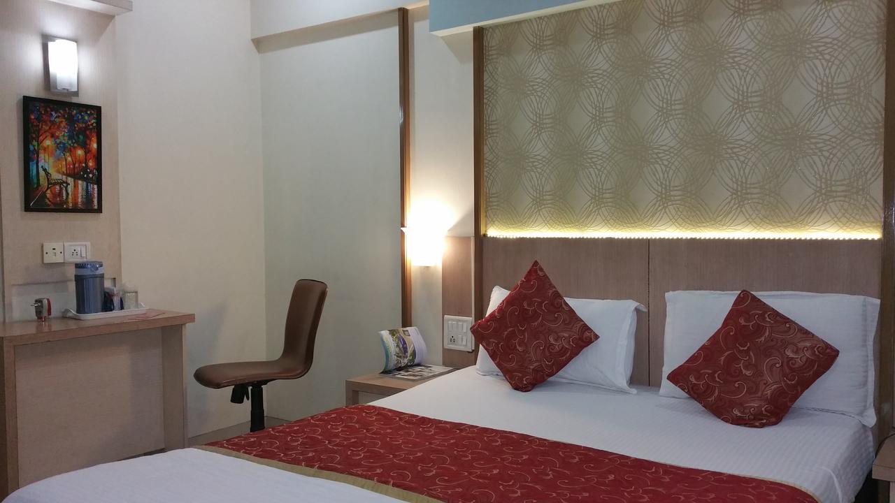 Hotel Panchratna Panvel Exteriér fotografie