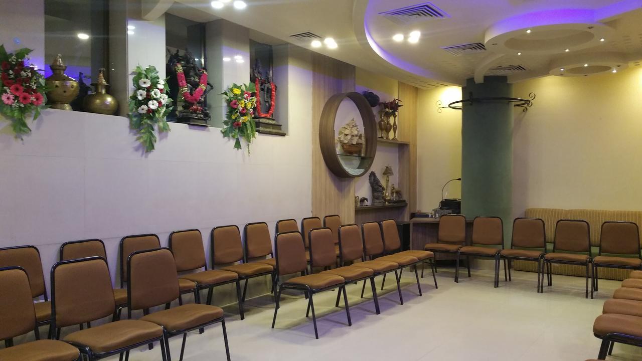 Hotel Panchratna Panvel Exteriér fotografie