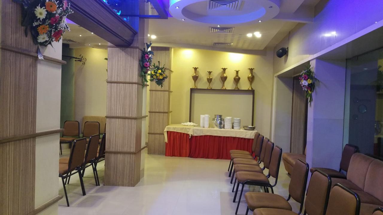 Hotel Panchratna Panvel Exteriér fotografie
