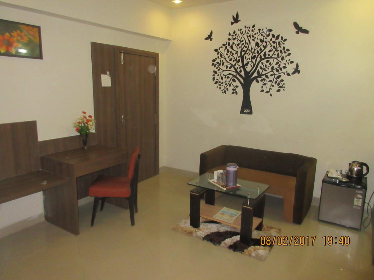 Hotel Panchratna Panvel Exteriér fotografie
