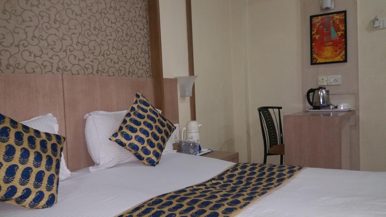 Hotel Panchratna Panvel Exteriér fotografie
