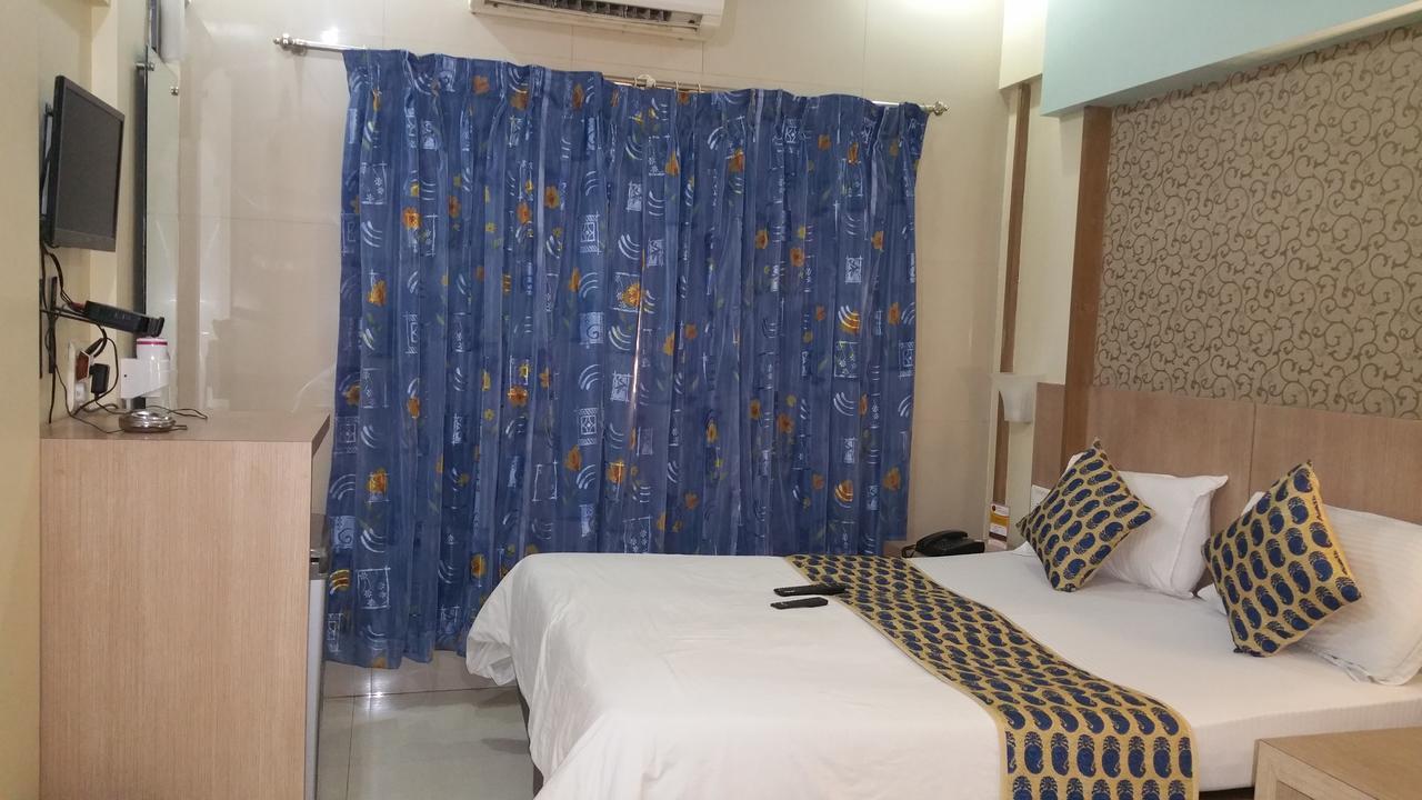 Hotel Panchratna Panvel Exteriér fotografie